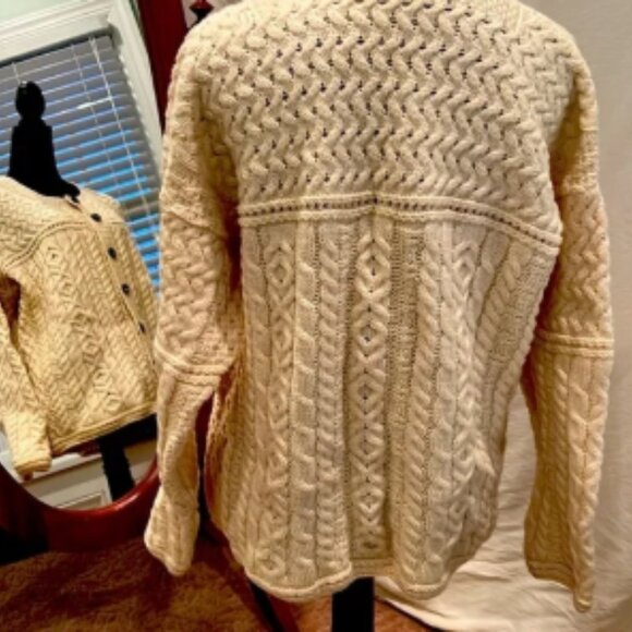 Aran Isles Cableknit 100% Wool Cardigan with beautiful buttons - Picture 2 of 7